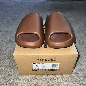 Yeezy Slides Flax Size 5